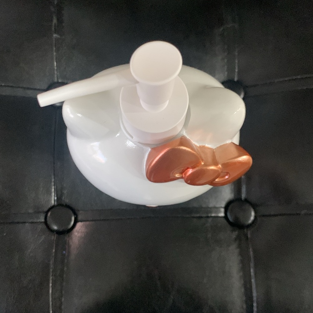 New Hello Kitty In Golden Copper Dress & Bow Lotion Soap Dispenser Pump - Picture 7 of 8